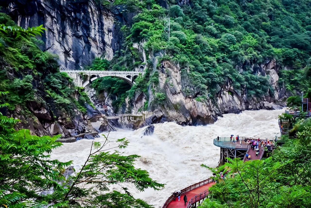 香格里拉虎跳峽景區