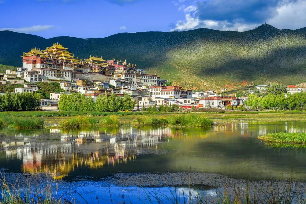 這個(gè)六月，我愛(ài)上了香格里拉的傍晚，因?yàn)閷?shí)在是太美了