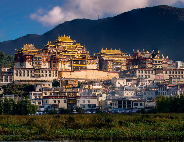 香格里拉松贊林寺團(tuán)建