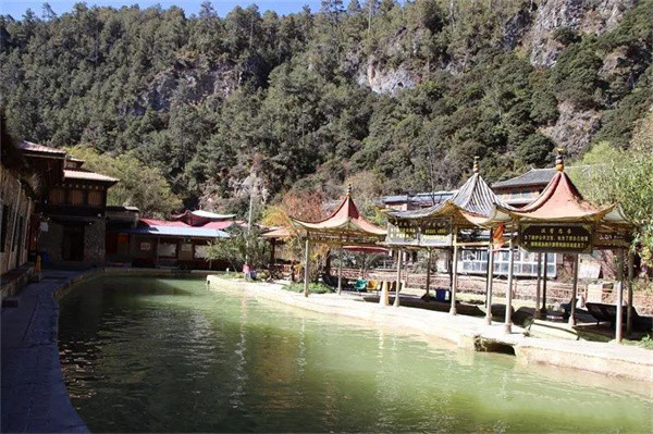 香格里拉天然溫泉∣天生橋地熱生態公園