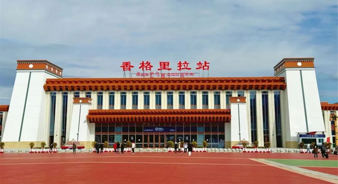 香格里拉旅游公司:冬季的香格里拉，美如一幅畫！